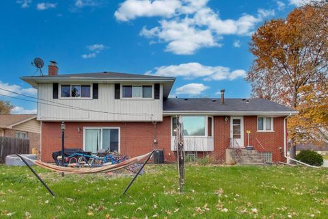 Tiny photo for 17001 Everett Avenue, South Holland, IL 60473 (MLS # 12526779)