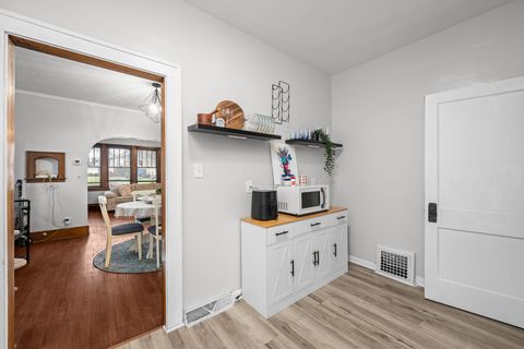 Tiny photo for 2951 Farnam Street, Davenport, IA 52803 (MLS # 12609581)