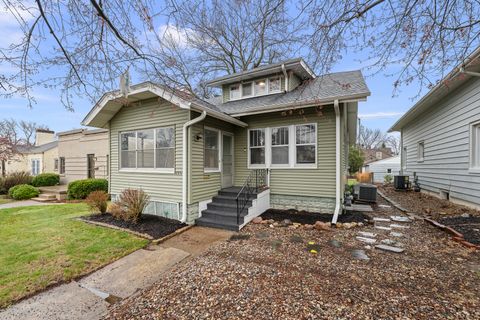 Photo of 2951 Farnam Street, Davenport, IA 52803 (MLS # 12609581)