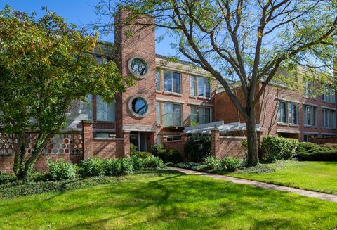 Tiny photo for 5040 Arbor Lane #303, Northfield, IL 60093 (MLS # 12477198)