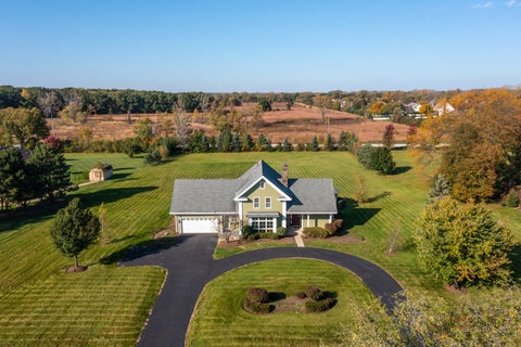 Tiny photo for 935 Sunrise Road, Green Oaks, IL 60048 (MLS # 12783972)