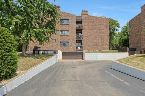 Tiny photo for 1501 Woodbridge Road #3E, Joliet, IL 60436 (MLS # 12411430)