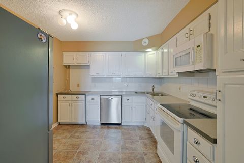 Tiny photo for 1501 Woodbridge Road #3E, Joliet, IL 60436 (MLS # 12411430)