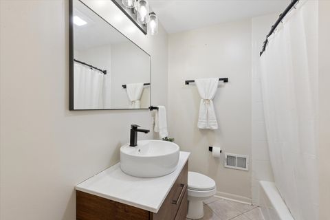 Tiny photo for 123 E Columbia Avenue, Elmhurst, IL 60126 (MLS # 12615283)