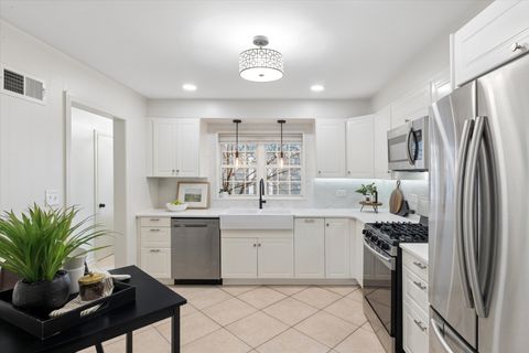 Tiny photo for 123 E Columbia Avenue, Elmhurst, IL 60126 (MLS # 12615283)