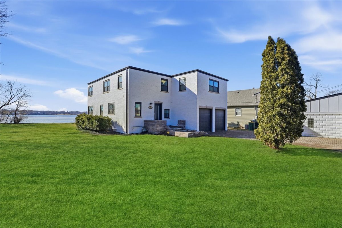 297 E Lakeview Avenue