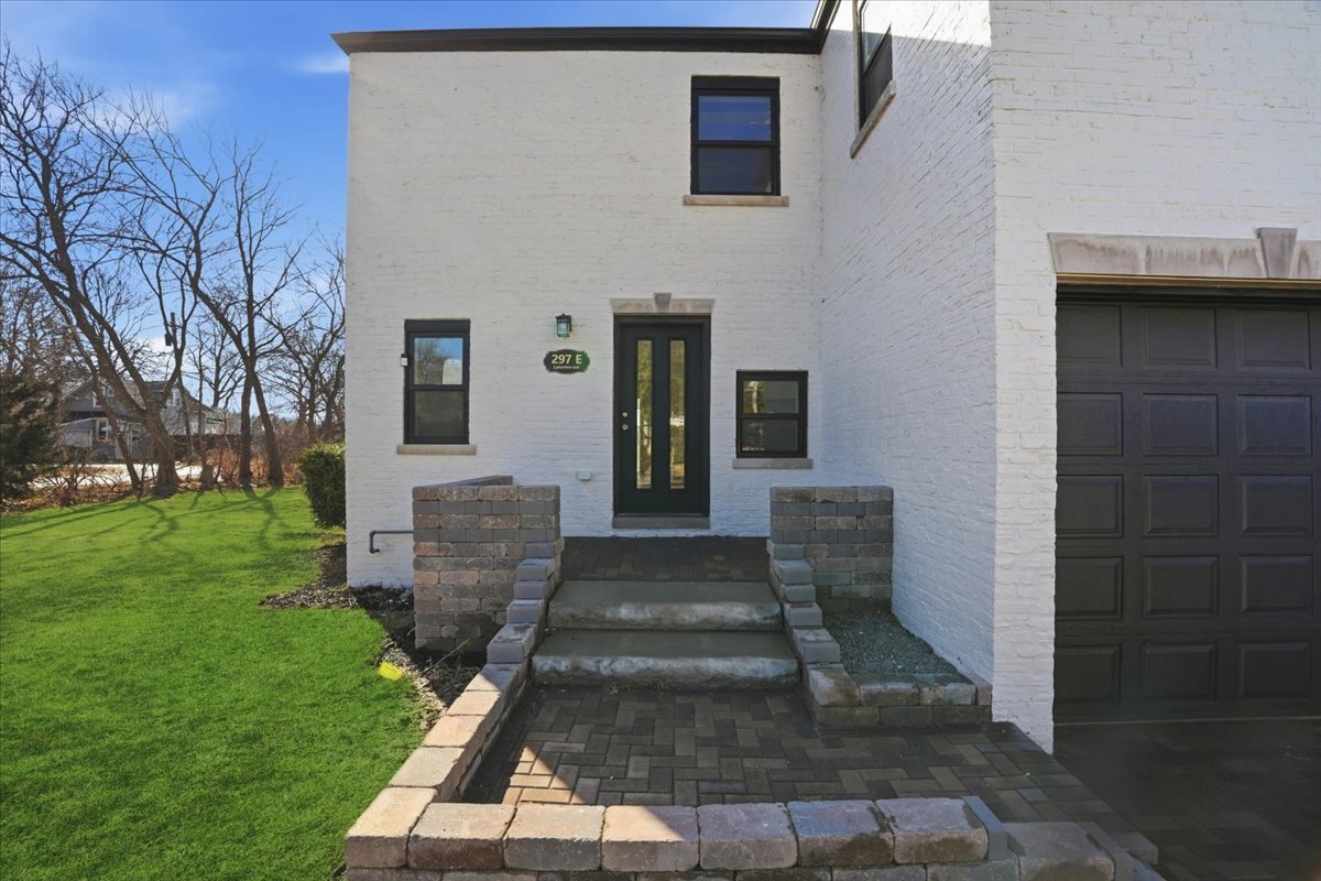 297 E Lakeview Avenue