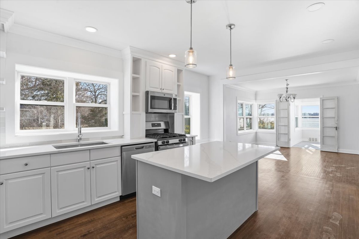 297 E Lakeview Avenue