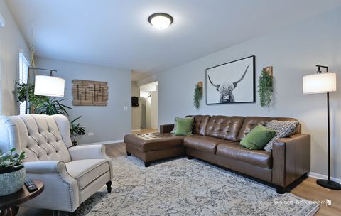 Tiny photo for 26373 W Bond Avenue, Antioch, IL 60002 (MLS # 12493039)