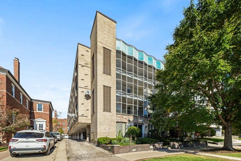 Photo of 938 North Boulevard #204, Oak Park, IL 60301 (MLS # 12791572)