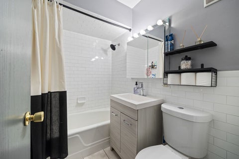 Tiny photo for 938 North Boulevard #204, Oak Park, IL 60301 (MLS # 12791572)