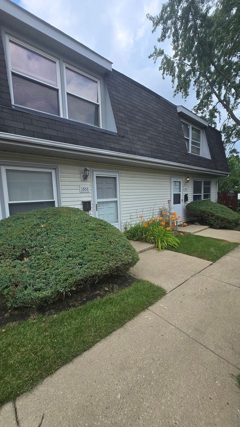 Tiny photo for 1688 Queensbury Circle #0, Hoffman Estates, IL 60169 (MLS # 12695380)