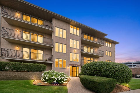Tiny photo for 9514 S Kilbourn Avenue #1D, Oak Lawn, IL 60453 (MLS # 12644801)