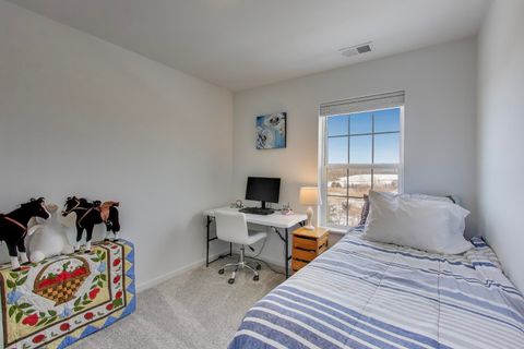 Tiny photo for 709 Neubauer Circle, Lindenhurst, IL 60046 (MLS # 12549736)