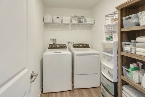 Tiny photo for 709 Neubauer Circle, Lindenhurst, IL 60046 (MLS # 12549736)