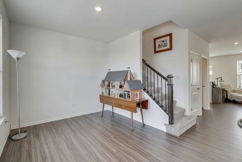 Tiny photo for 709 Neubauer Circle, Lindenhurst, IL 60046 (MLS # 12549736)