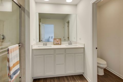 Tiny photo for 709 Neubauer Circle, Lindenhurst, IL 60046 (MLS # 12549736)