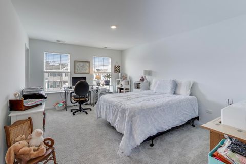 Tiny photo for 709 Neubauer Circle, Lindenhurst, IL 60046 (MLS # 12549736)