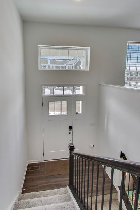 Tiny photo for 709 Neubauer Circle, Lindenhurst, IL 60046 (MLS # 12549736)