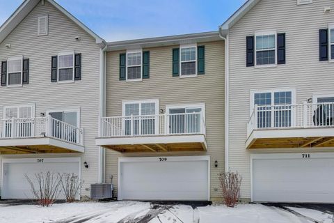 Tiny photo for 709 Neubauer Circle, Lindenhurst, IL 60046 (MLS # 12549736)