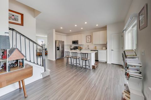 Tiny photo for 709 Neubauer Circle, Lindenhurst, IL 60046 (MLS # 12549736)