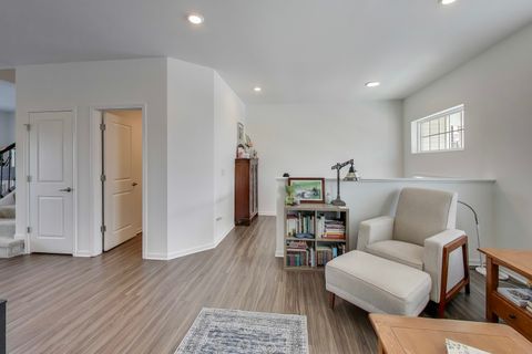 Tiny photo for 709 Neubauer Circle, Lindenhurst, IL 60046 (MLS # 12549736)