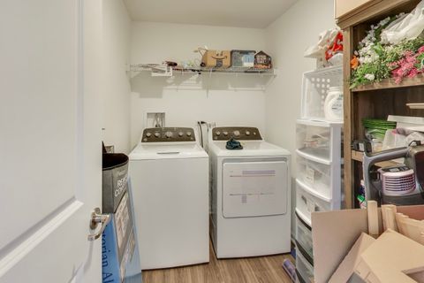 Tiny photo for 709 Neubauer Circle, Lindenhurst, IL 60046 (MLS # 12549736)