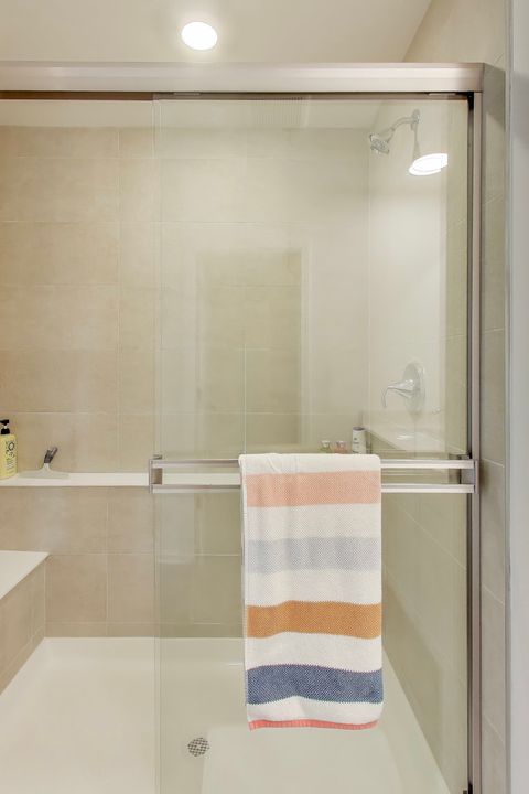 Tiny photo for 709 Neubauer Circle, Lindenhurst, IL 60046 (MLS # 12549736)