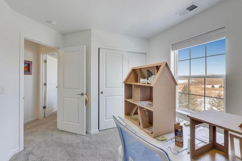 Tiny photo for 709 Neubauer Circle, Lindenhurst, IL 60046 (MLS # 12549736)