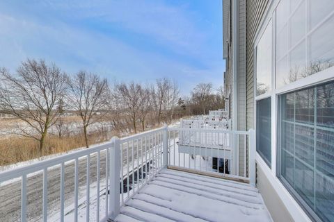 Tiny photo for 709 Neubauer Circle, Lindenhurst, IL 60046 (MLS # 12549736)
