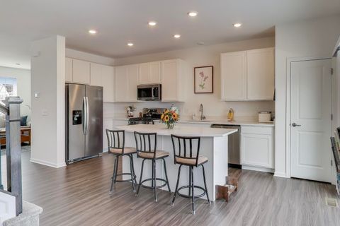 Tiny photo for 709 Neubauer Circle, Lindenhurst, IL 60046 (MLS # 12549736)