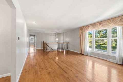 Tiny photo for 933 W Gilbert Avenue, Palatine, IL 60067 (MLS # 12686636)