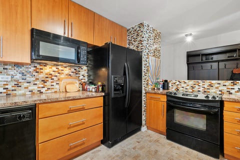 Tiny photo for 5901 N Sheridan Road #13F, Chicago, IL 60660 (MLS # 12755665)