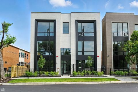 1625 W 13 Street 200 Chicago IL 60608