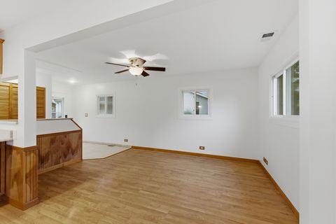 Tiny photo for 440 Aster Lane, Hoffman Estates, IL 60169 (MLS # 12650808)