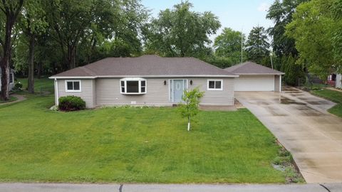 Photo of 440 Aster Lane, Hoffman Estates, IL 60169 (MLS # 12650808)