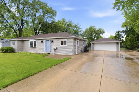 Tiny photo for 440 Aster Lane, Hoffman Estates, IL 60169 (MLS # 12650808)