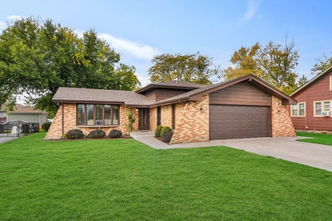 Photo of 16112 Woodlawn West Avenue, South Holland, IL 60473 (MLS # 12792519)