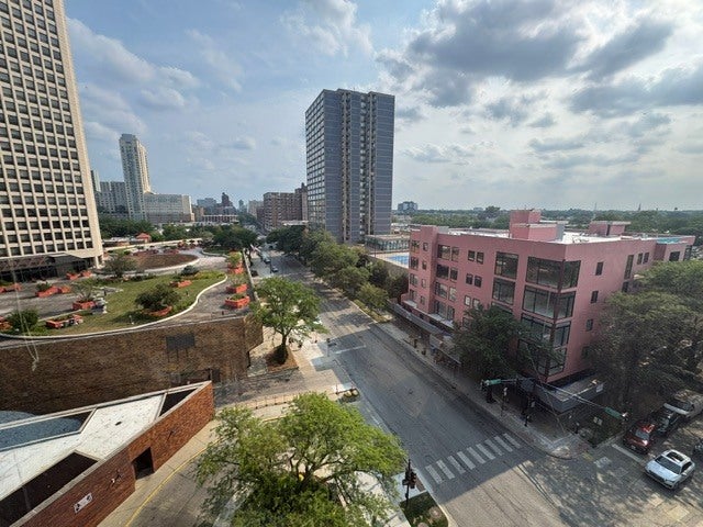 5415 N Sheridan Road 812