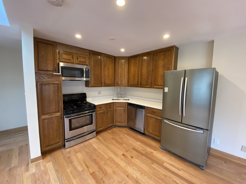 1205 N HARLEM Avenue 10