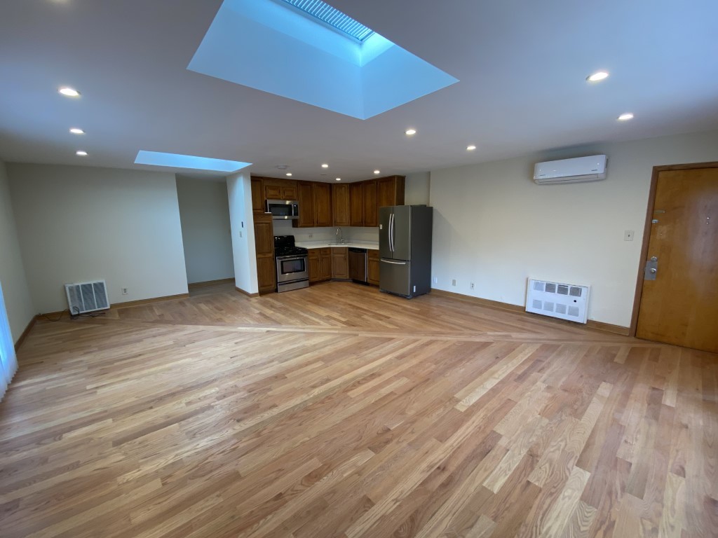 1205 N HARLEM Avenue 10