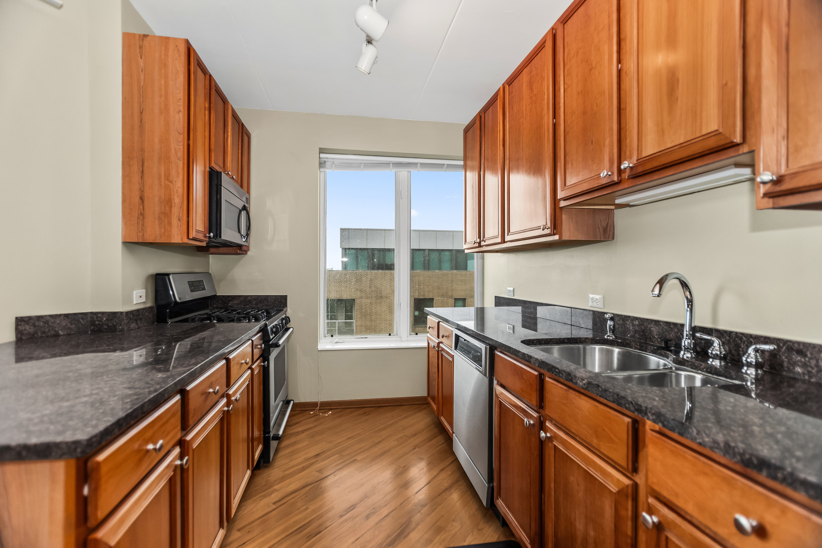 515 Main Street 709