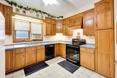 Tiny photo for 671 S 5th Avenue, Des Plaines, IL 60016 (MLS # 12708567)