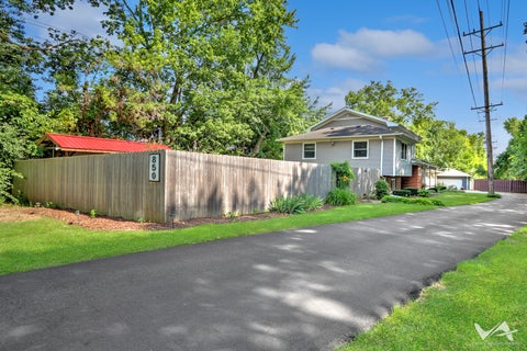 Tiny photo for 850 W Fabyan Parkway, Batavia, IL 60510 (MLS # 12690163)