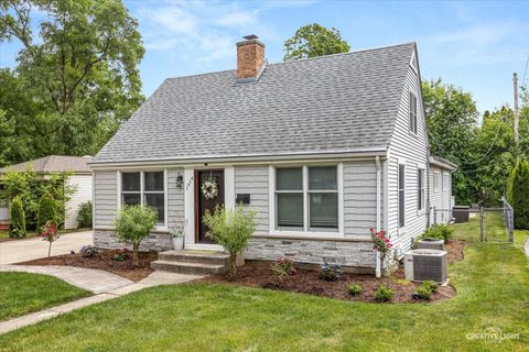 Tiny photo for 1414 S 4th Street, St. Charles, IL 60174 (MLS # 12689122)