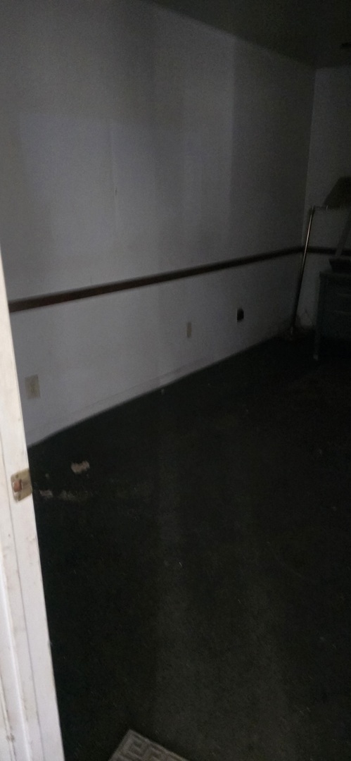 11475 Commercial Street 5