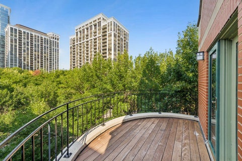 Tiny photo for 1409 S INDIANA Avenue #D, Chicago, IL 60605 (MLS # 12750520)