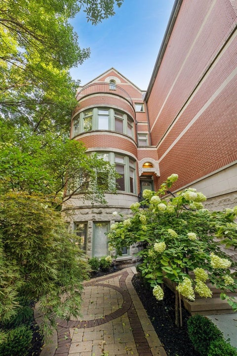 Photo of 1409 S INDIANA Avenue #D, Chicago, IL 60605 (MLS # 12750520)