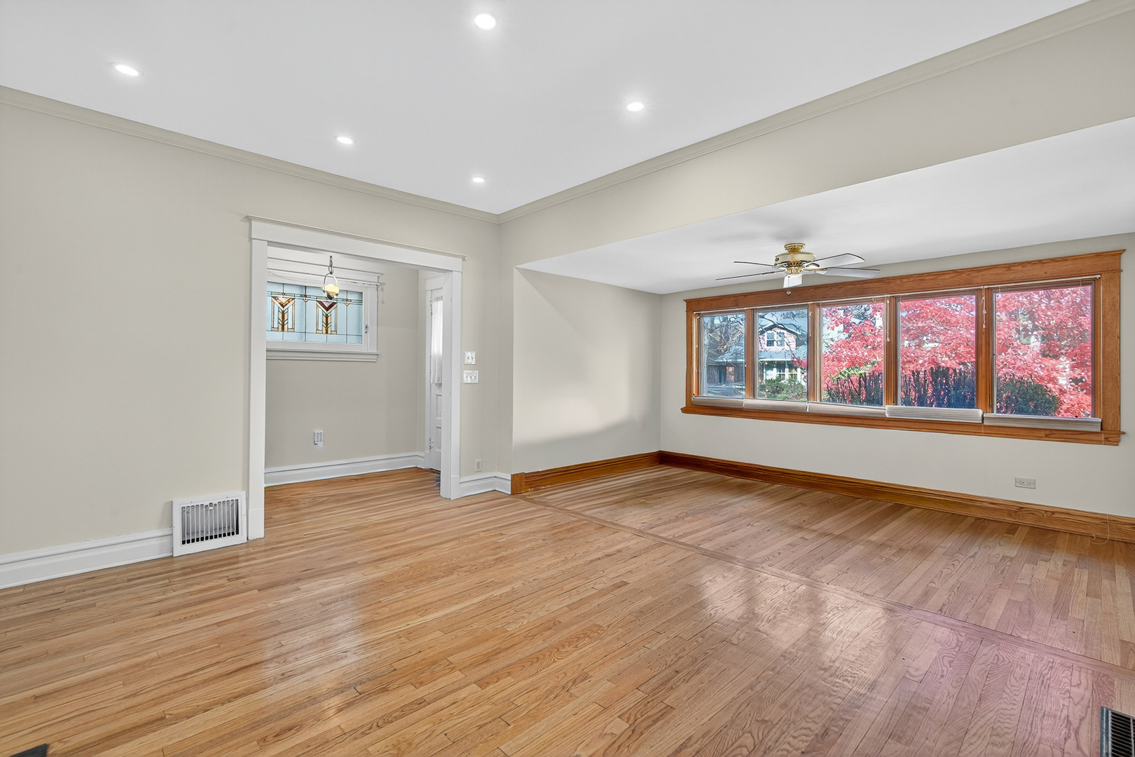 5213 W Warner Avenue