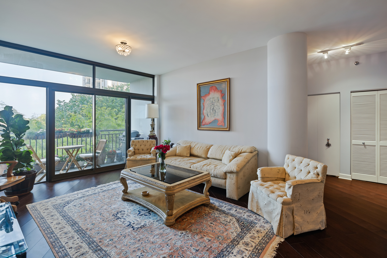 1322 S Prairie Avenue 406